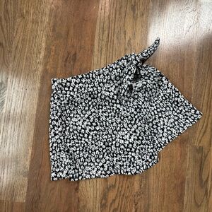 Zara | Hirls Floral Crossover Tie Skort